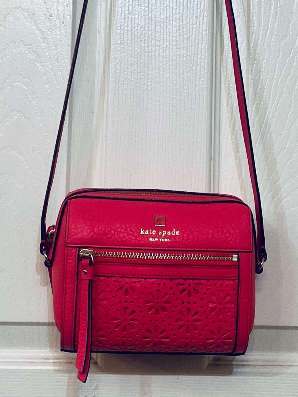 Kate Spade New York Perri Lane Looloo Pink Leather Laser Cut Crossbody Bag EUC